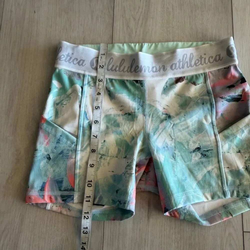 Lululemon women’s shorts size 6